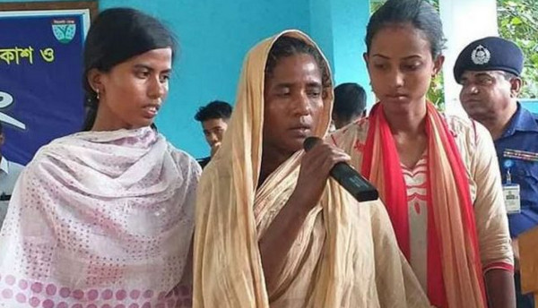 বিনা টাকায় দুই বোন পুলিশে চাকরি পাওয়ায় কান্নায় ভেঙ্গে পড়ল মা