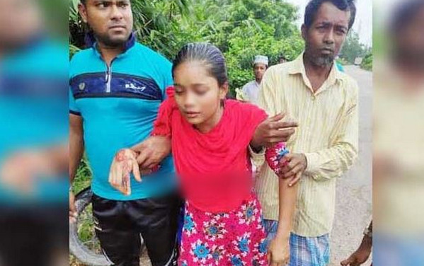 যে কৌশলে অপহরণকারীদের হাত থেকে রক্ষা পেল ৭ম শ্রেণির তাসলিমা