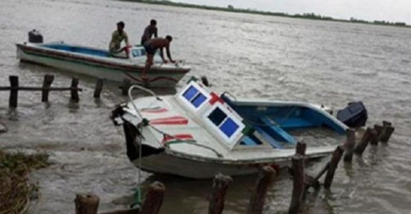ঢেউয়ের ধাক্কায় কাঁঠালবাড়ী-শিমুলিয়া রুটে ১৮ যাত্রীসহ স্পিডবোড ডুবি