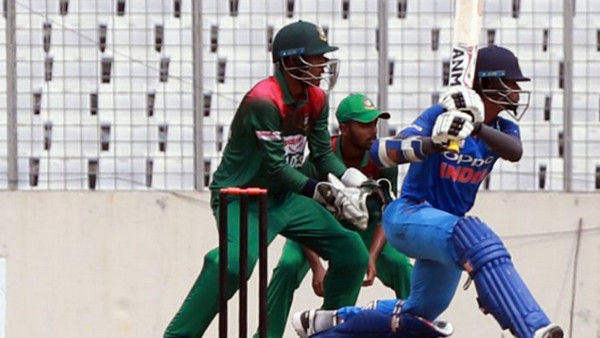 টাইগারদের দুর্দান্ত বোলিংয়ে কোণঠাসা ভারত, দেখে নিন সর্বশেষ স্কোর