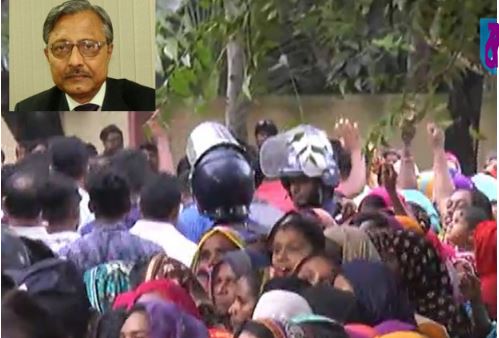 আবরারের বাড়িতে তোপের মুখে ভিসি, পুলিশের লাঠিচার্জ