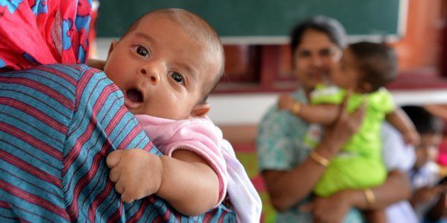 নতুন আইন :দুই সন্তানের বেশি হলে চাকরি দেবে না সরকার