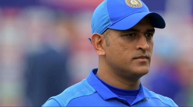 পুলিশের খাতায় ধোনির নাম