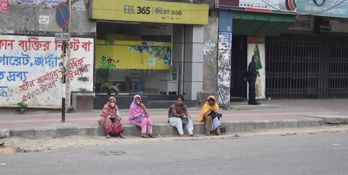 এই বুঝি কেউ এলো খাদ্যসামগ্রী নিয়ে