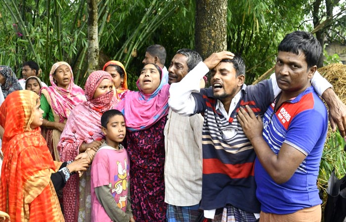 ঝড়ে লণ্ডভণ্ড ৪০ গ্রাম, নিহত ৪