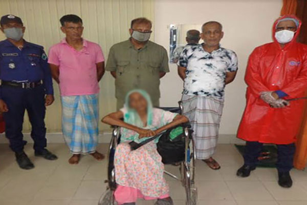 জমি লিখে নিয়ে ঈদের দিনে বৃদ্ধা মাকে রাস্তায় ফেলে গেল ৩ ছেলে