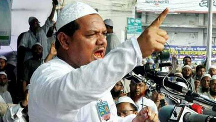 চরমোনাই পীর পাগলের কবলে পড়েছিলেন