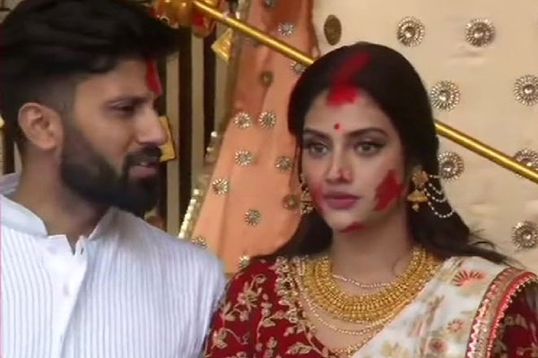 ‘লিভ টুগেদার’না বিয়ে আসল তথ্য জানালেন নিখিল