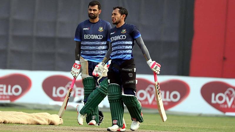 নতুন চুক্তি অনুযায়ী যত টাকা বেতন হতে পারে তামিম মুশফিকের