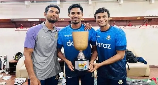মোস্তাফিজকে সবার দুঃস্বপ্ন বললেন তিনি