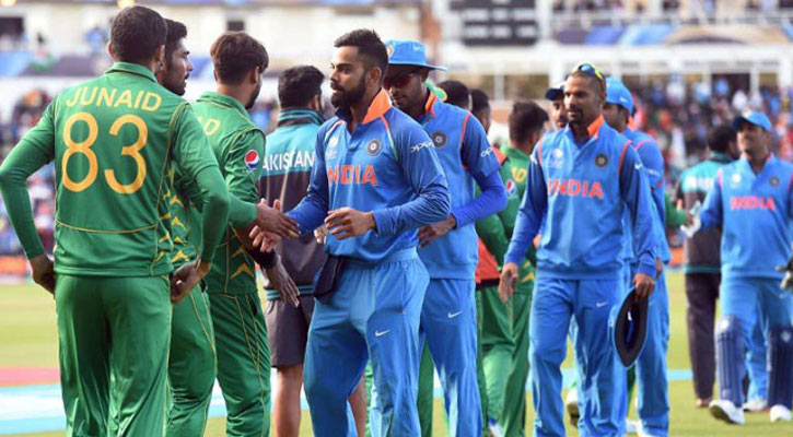 চরম উত্তেজনার ম্যাচে মাঠে নামছে ভারত-পাকিস্তান