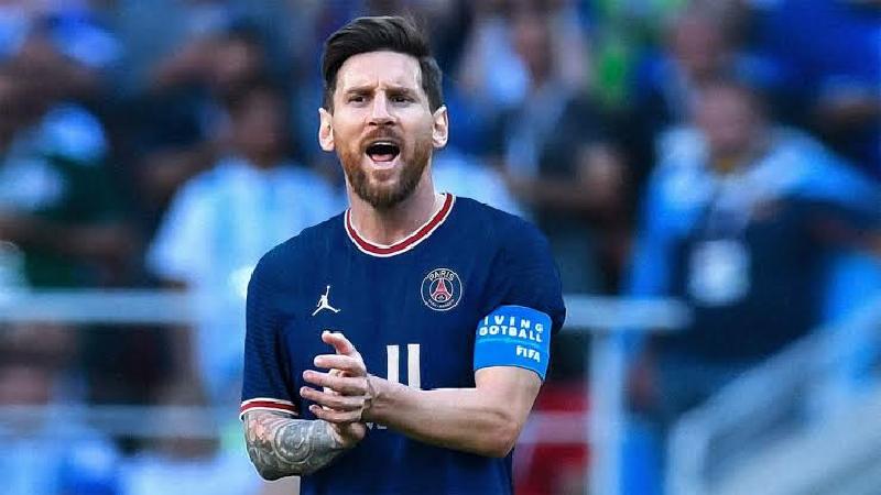 বাংলাদেশ সময় রাত ১২টা ৪৫ মিনিটে মেসিসহ দুই তারকা ফুটবলার মাঠে নামছে