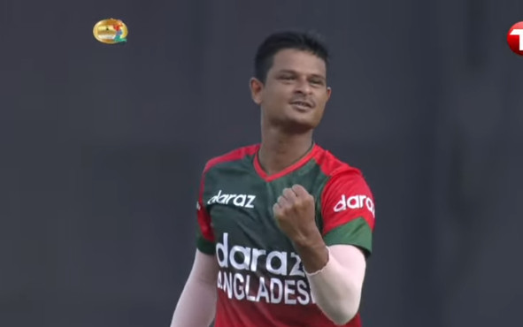 পরপর ২ উইকেট নিলেন মোস্তাফিজ,সর্বশেষ স্কোর