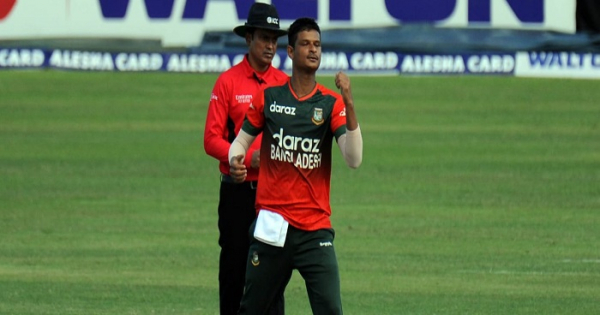 এক ম্যাচে দুই মেইডেন নিয়ে নাসুমের রেকর্ড