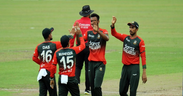 বাংলাদেশকে বিশাল রানের টার্গেট দিলো নিউজিল্যান্ড