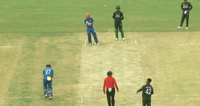 বিশাল লক্ষ্যে ব্যাটিংয়ে আফগানিস্তান