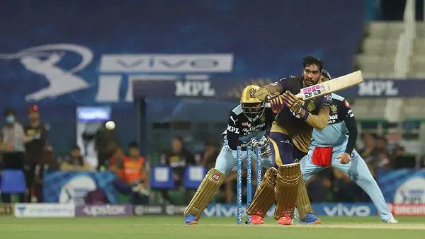 ১০ ওভারেই আরসিবিকে উড়িয়ে দিলো কলকাতা