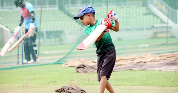 বামহাতি বনাম ডানহাতি জমবে খেলা