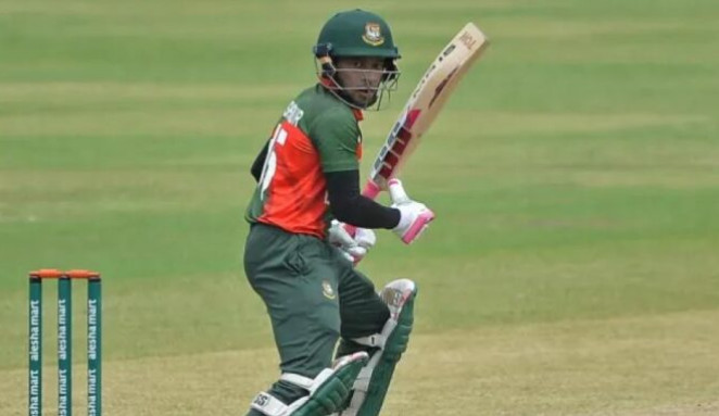 ব্যাটিং ঝড় তুলে হাফসেঞ্চুরি করলেন মুশফিকুর রহিম