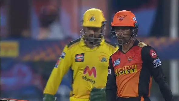 ১৪ ওভারে ৪ উইকেট হারিয়ে হায়দরাবাদের সর্বশেষ স্কোর