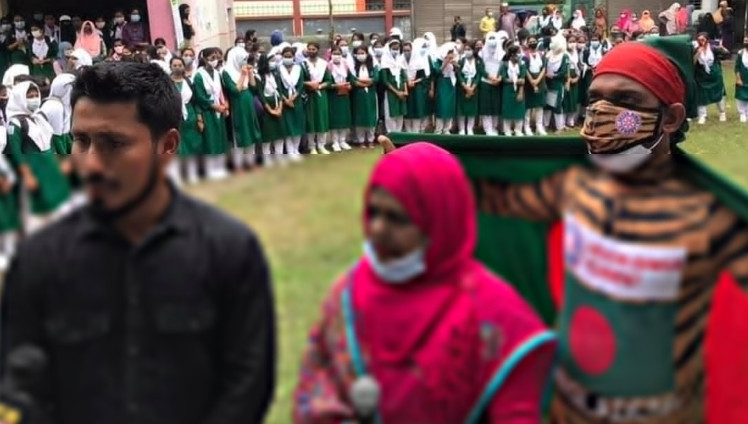 দুইশ নারী ভক্তকে যে উপহার দিলেন আশরাফুল