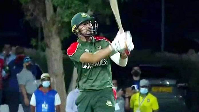 ৬,৬,৬,৬,৪,৪ আবারও শামীম সোহানের ব্যাটিং ঝড়