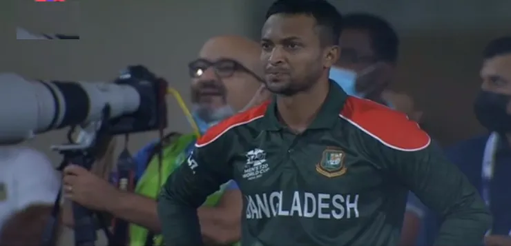 ১৯ ওভার শেষ,সর্বশেষ স্কোর