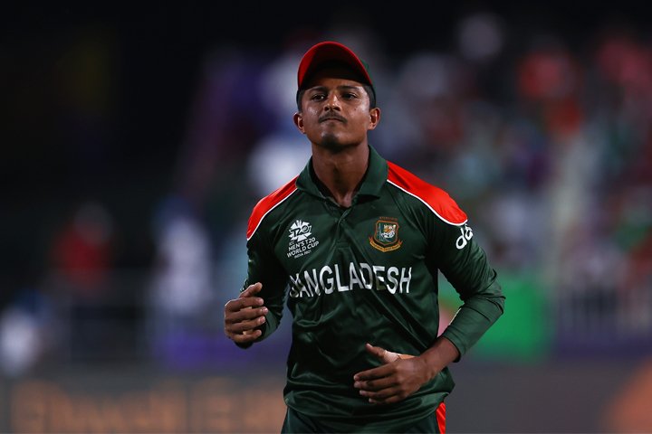 একের পর এক উইকেট হারিয়ে টাইগারদের কাছে অসহায় স্কটিশরা,সর্বশেষ স্কোর