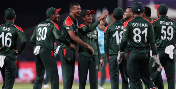 প্রথম ম্যাচে বাজে খেলায় ২য় ম্যাচে ওমানের বিপক্ষে দল থেকে বাদ পড়ছে যে ক্রিকেটাররা