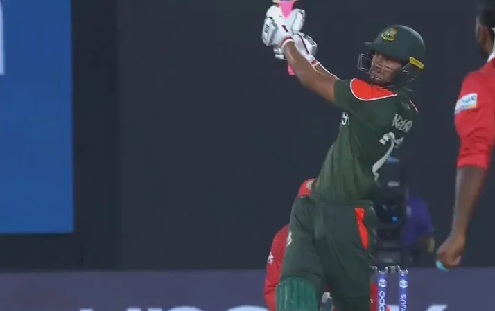 ৪,৪,৬,ব্যাটিং ঝড় তুলেছে টাইগাররা সর্বশেষ স্কোর