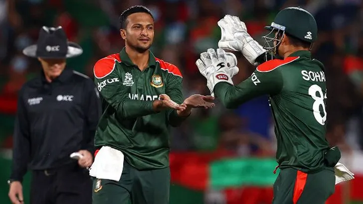 মুশফিক কেন ৭ নম্বরে নামলেন, জবাব দিলেন সাকিব
