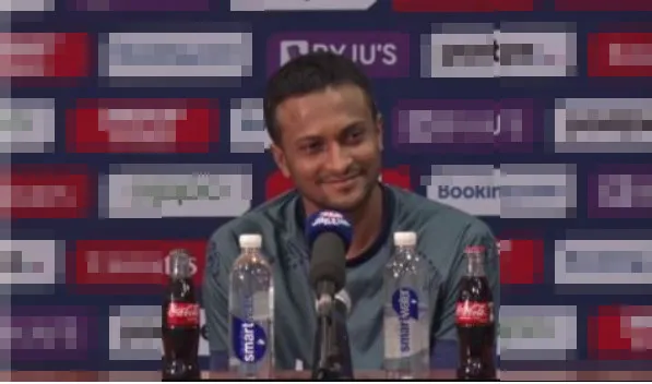 হাসির ছলে সাংবাদিকদের কড়া জবাব দিলেন সাকিব