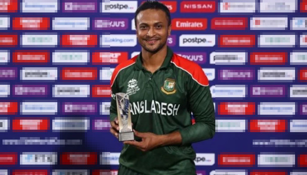 হঠাৎ করেই সাকিবকে নিয়ে স্ট্যাটাস দিলো