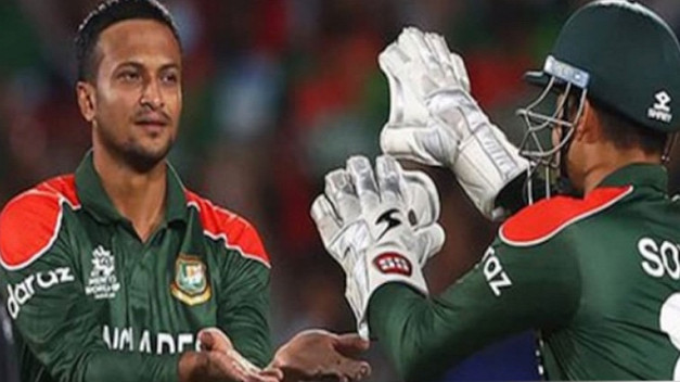 ২ ওভারে ৬ রান তারপরেও ১৬ ওভার পর্যন্ত সাকিবকে বল না দেয়ায় যা বলল কমেন্টেটর গোপাল