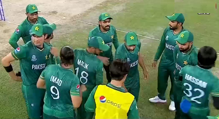 পরপর ৩ উইকেট তুলে নিলো পাকিস্থান, দেখেনিন সর্বশেষ স্কোর