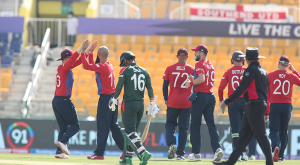ব্যাটসম্যানদের ব্যর্থতায় ইংল্যান্ডকে একেবারেই অল্প রানের টার্গেট দিলো বাংলাদেশ