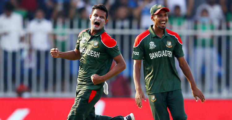 ইংল্যান্ডের ওপেনিং জুটি ভাঙলেন নাসুম