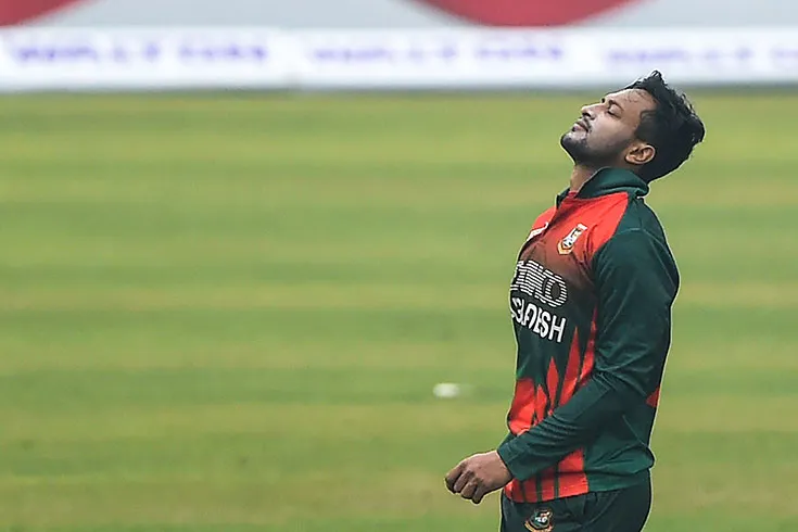 ৪র্থ বোলার হিসেবে ইতিহাস গড়লেন সাকিব