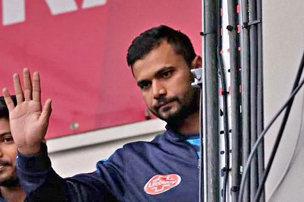 নিষেধাজ্ঞা চান মাশরাফি