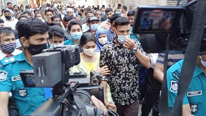 ব্রেকিং নিউজ : বউ শাশুড়িকে নিয়ে ক্রিকেটার নাসিরের আত্মসমর্পণ