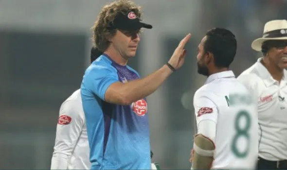 মাথায় বল লেগে হাসপাতালে টাইগার ক্রিকেটার