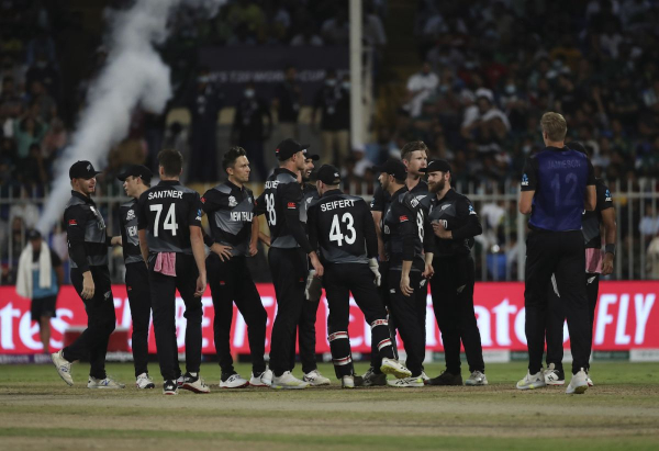 ফাইনালে ওঠার লড়াইয়ে মাঠে নেমেছে ইংল্যান্ড ও নিউজিল্যান্ড
