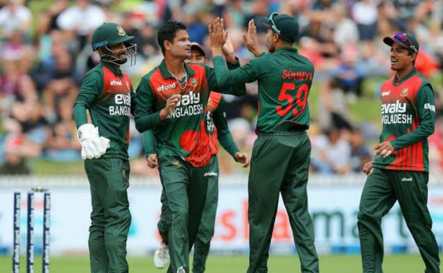 পাকিস্তান সিরিজের স্কোয়াডে কপাল খুলল যাদের