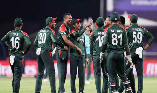 ১৬ জনের স্কোয়াড থেকে পাঁচজন বোলার খুঁজে পাচ্ছে না বাংলাদেশ