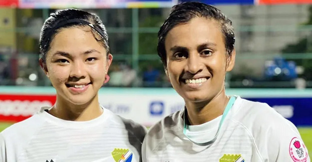 অবিশ্বাস্য ফুটবল ইতিহাস পাল্টে দিলেন বাংলাদেশের সাবিনা আর সুমাইয়া প্রতিপক্ষের জালে দিলেন ২২ গোল