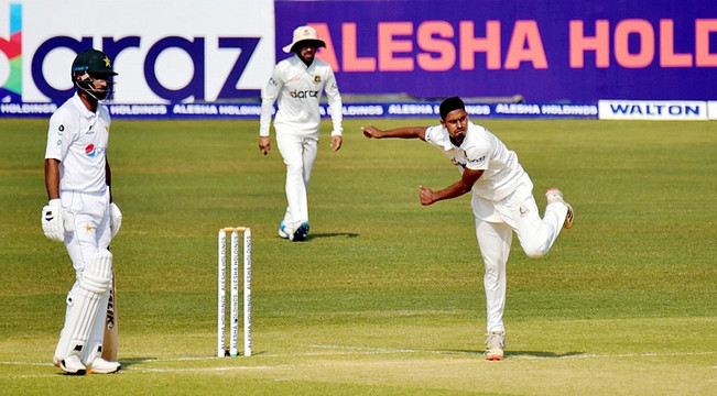 আম্পায়ারদের ভুলের খেসারত দিচ্ছে বাংলাদেশ