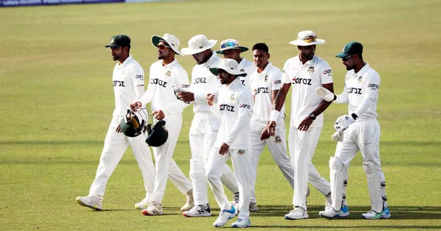 তাইজুলের দুর্দান্ত বোলিংয়ে আল আউট পাকিস্তান