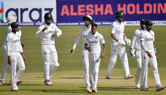 তাইজুল-মিরাজের দুর্দান্ত বোলিংয়ে যাওয়ার আসার মধ্যে বিরতিতে গেল পাকিস্তান