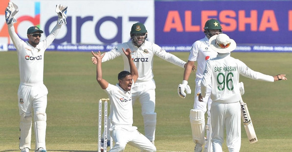 টাইগারদের বোলিং তোপে আল আউটের পথে পাকিস্তান