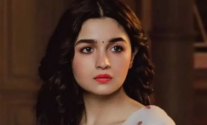 গোপন তথ্য: ১৫ মিনিট ৫ কোটি রুপি নিয়েছেন আলিয়া